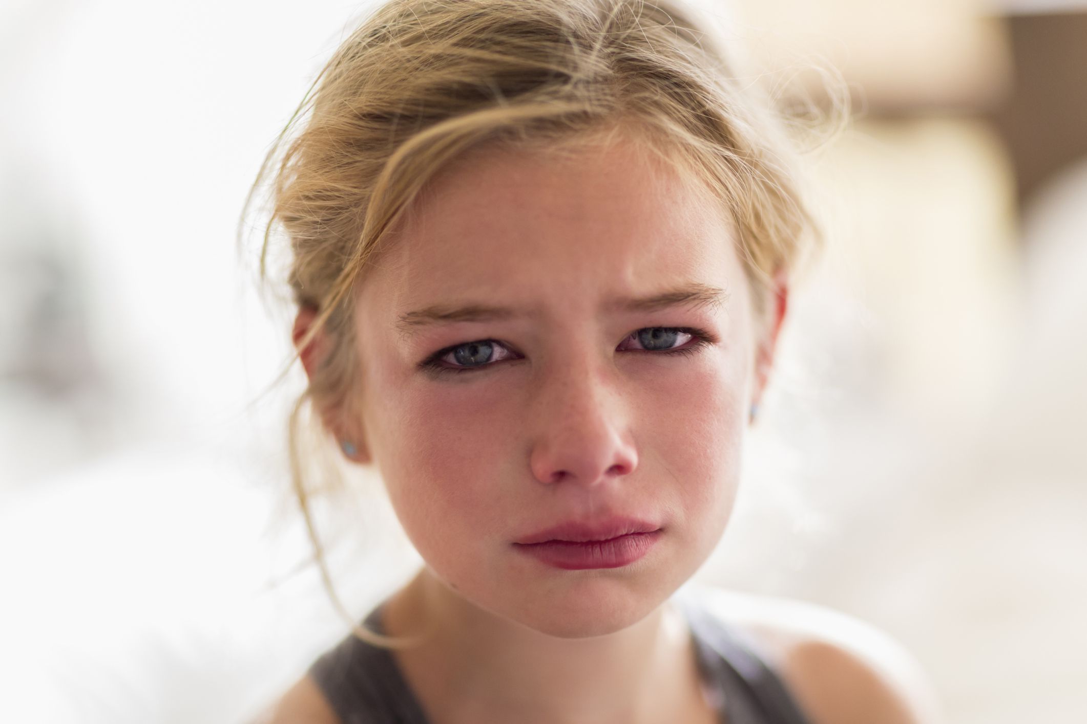 Very little. Девочки crying. Teen плачет. Tween crying. Истерика в 15 лет.